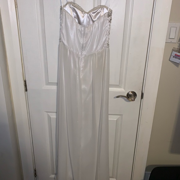B. Darlin White Prom Dress, Size 3/4. - Picture 3 of 4